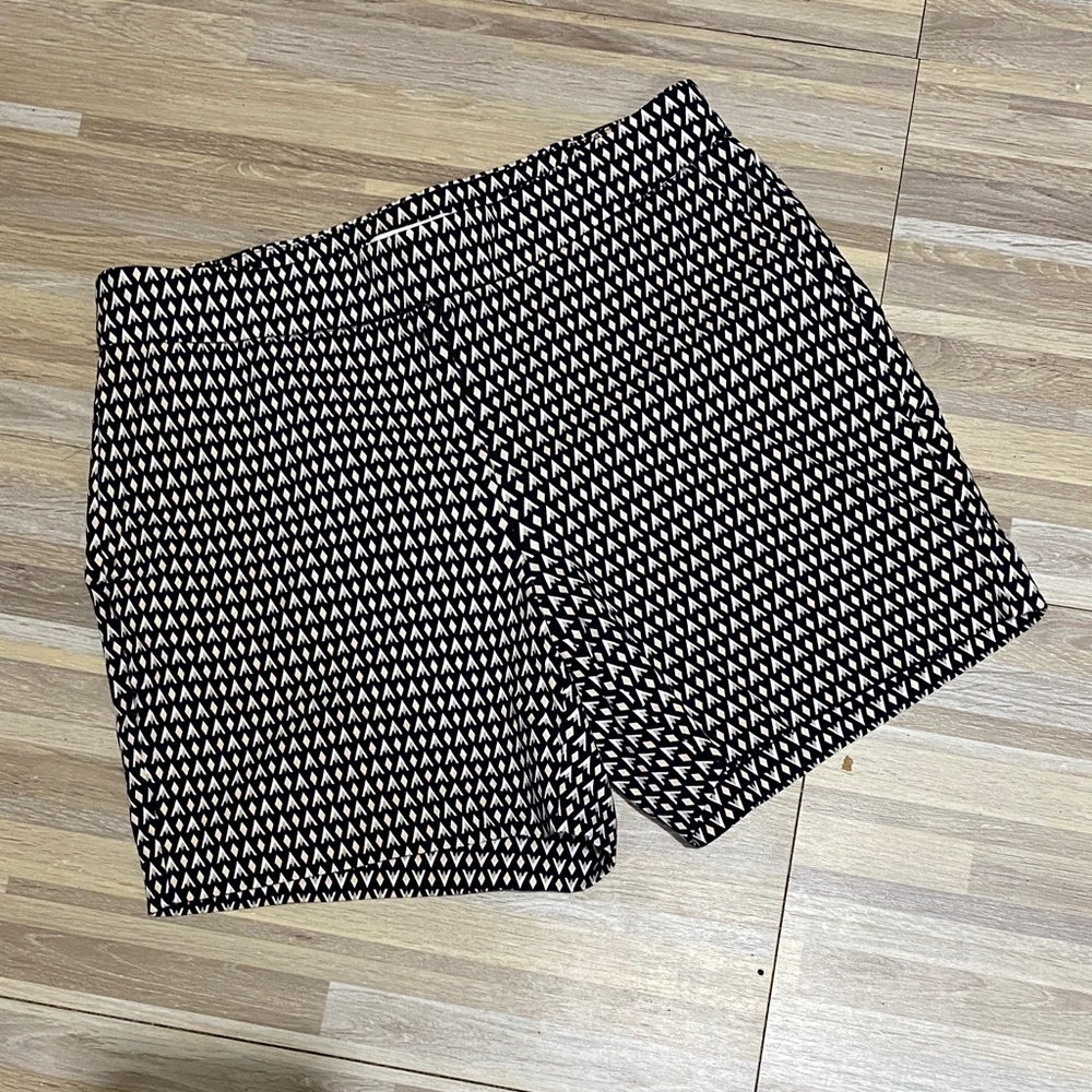 NWOT WHBM pull on shorts size women’s 6 - Picture 2 of 8